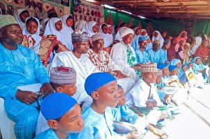 تقرير مصور | أكثر من 30 طالباً وطالبةً يُتمّون ختم القرآن في نيجيريا