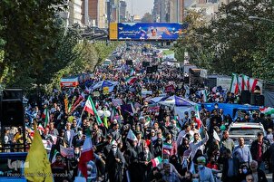 İslami İranda 13 aban yürüşləri keçirilib