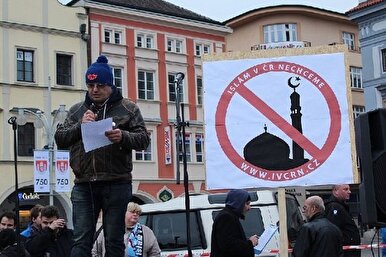 İsveçdə məscidə qarşı islamofob hücum edildi