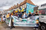Procession of Love in English Town Celebrates Holy Prophet’s Birthday