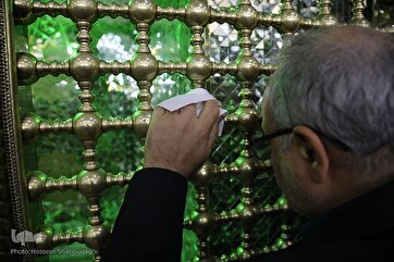 ACECR Officials Attend Ritual of Dusting, Cleaning Hazrat Masoumeh Holy Shrine  