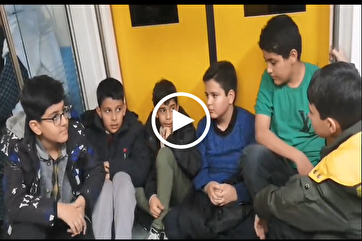 Group Recitation of Quran in Tehran Metro