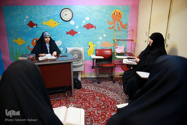 راهکارهای زیبا و جذاب برای گسترش حجاب و عفاف در جامعه/ هر فردی خود سفیر قرآنی باشد