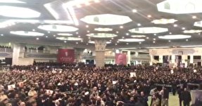 فیلم/ حال و هوای مصلی و حضور پرشور مردم تهران