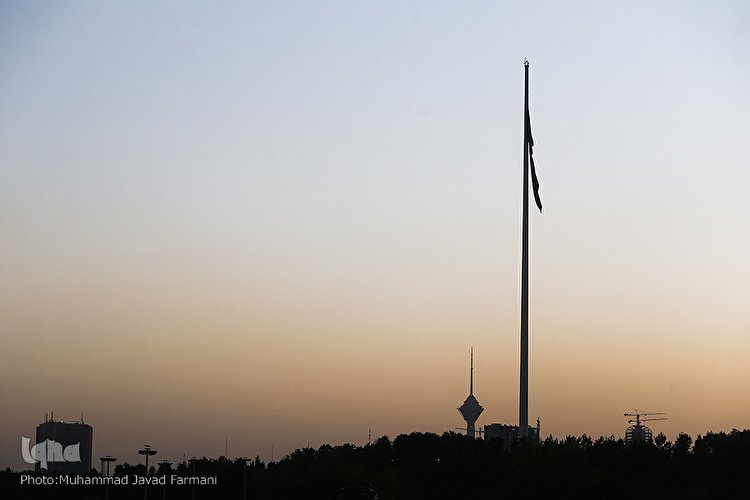 آئین «سلام بر محرم» تعویض مرتفع‌ترین پرچم کشور