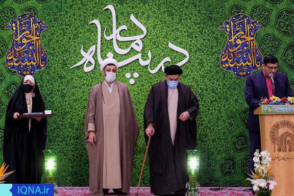 عکس | تجلیل از نویسنده کتاب «تنها گریه کن» در جشن «در پناه مادر»