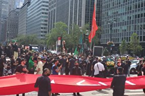 فیلم | اهتزاز پرچم حسینی(ع) در قلب نیویورک