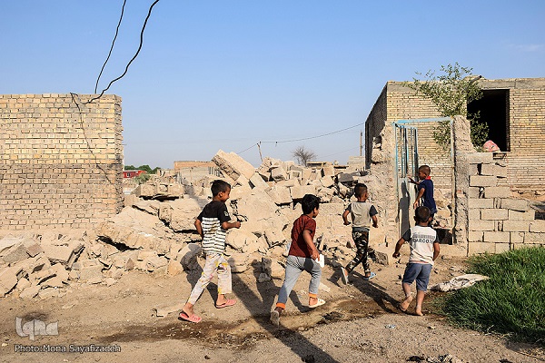 10 جهادگر  پای کار مرمت ۱۰۰ خانه سیل‌زده