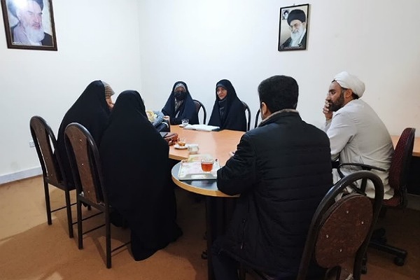 نشست بانوان اندیشه ورز آزادشهر با موضوع عفاف و حجاب نشست بانوان اندیشه ورز آزادشهر با موضوع عفاف و حجاب