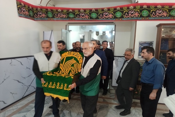 حضور خادمیاران رضوی با پرچم متبرک به حرم اما رضا ع در اداره کل اموزش و پرورش گلستان