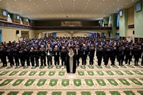 اقامه نماز جماعت با حضور ۵۰۰ دانش‌آموز گرگانی