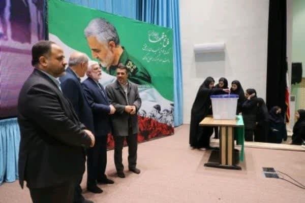 جشن تکلیف سیاسی رأی اولی‌ها در گرگان برگزار شد