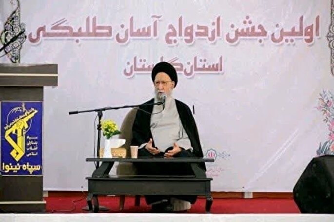 مودت و رحمت بین زوجین اساس پایداری خانواده است