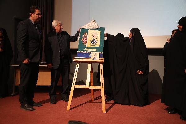 نقش زنان در دفاع مقدس کمتر از مردان نیست