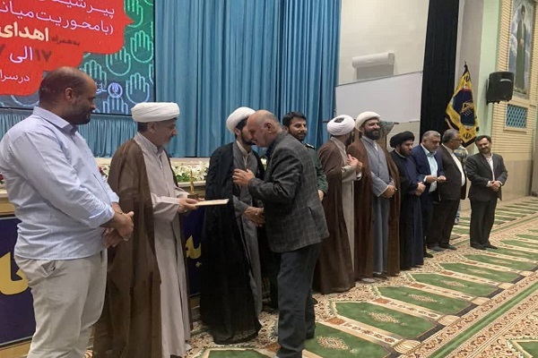 تجلیل از پیشکسوتان و پیرغلامان امام حسین در حسینیه عاشقان ثارالله ع