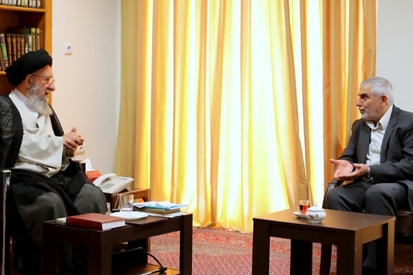 معاون هماهنگ کننده وزیر دفاع با آیت الله نورمفیدی دیدار کرد
