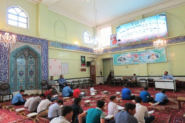 حمایت اتحادیه مؤسسات استان تهران از مربیان حفظ قرآن در مساجد