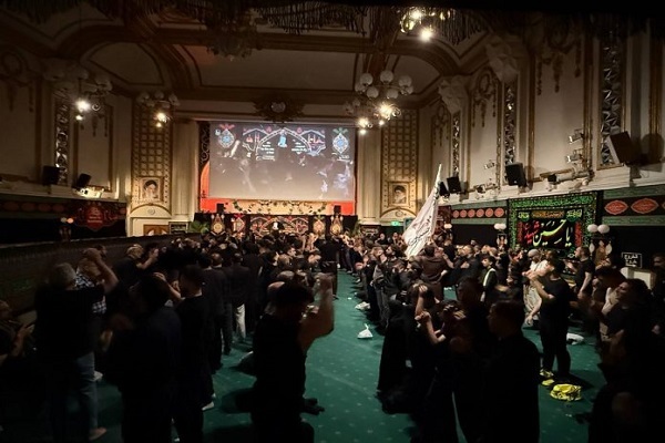 عزاداری اباعبدالله الحسین(ع) در لندن؛ جلوه‌ای از ایمان و همبستگی + فیلم