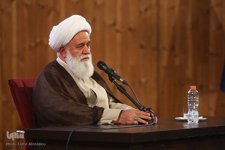 سازش با آمریکا به معنای تسلیم‌شدن است