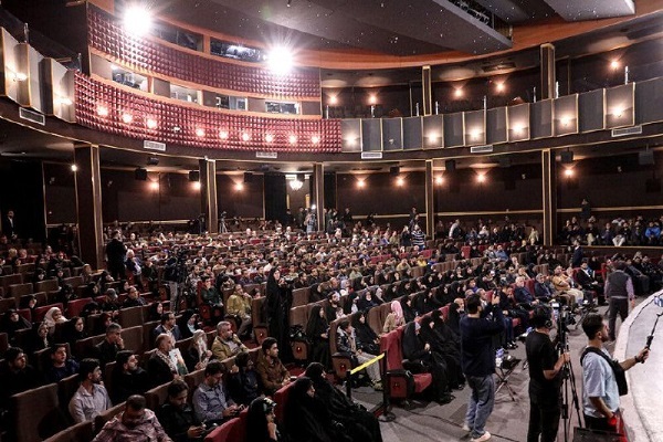 گرامیداشت یاد سرداران شهید در ویژه برنامه «شب خاطره»