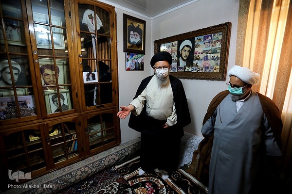 دیدار نماینده ولی فقیه در گلستان با خانواده شهید ملک شاهکوهی و ابوبکر اونق