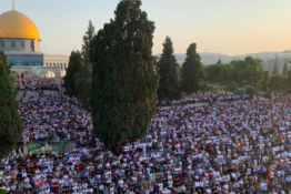Gerusalemme, 100.000 palestinesi celebrano l’Eid al-Adha a al-Aqsa