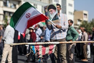 Perarakan "Bisyarat al-Nasr" - "Berita Kemenangan" di Tehran sempena ulang tahun kedua Operasi Taufan al-Aqsa