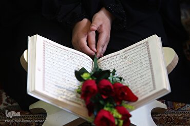 Ang Pagsasaulo ng Quran ay Nagdudulot ng Kahulugan at Kalmado sa Pang-araw-araw na Buhay, Sabi ng Inang Iraniana