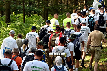 Milhares Participam da Marcha Anual da Paz na Bósnia para Comemorar as Vítimas do Genocídio de Srebrenica