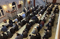Hollanda’da yüzlerce genç sabah namazında buluşarak Filistin için dua etti