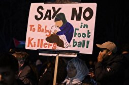 Binlerce kişi katil İsrail'in futboldan men edilmesi için İngiltere'de toplandı