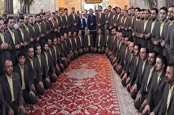 İranlı İlahi grubunun toplu Kur’an tilaveti